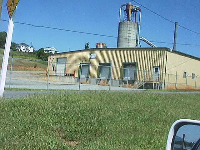 15 Byrd Ln, Rocky Mount, VA à vendre - Photo du bâtiment - Image 2 de 7