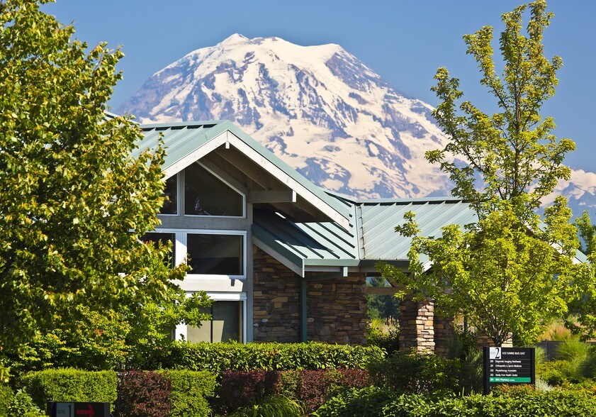 11102 Sunrise Blvd E, Puyallup, WA à louer - Photo du bâtiment - Image 3 de 4