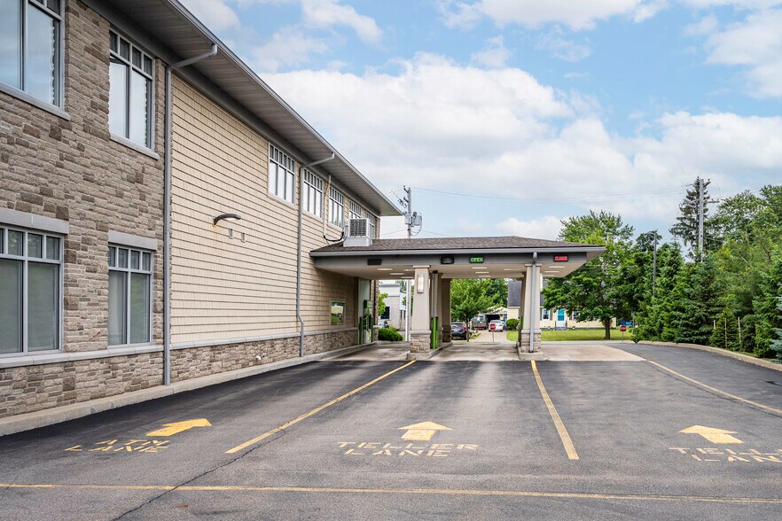 3020 Orchard Park Rd, Buffalo, NY à vendre - Photo du bâtiment - Image 3 de 87