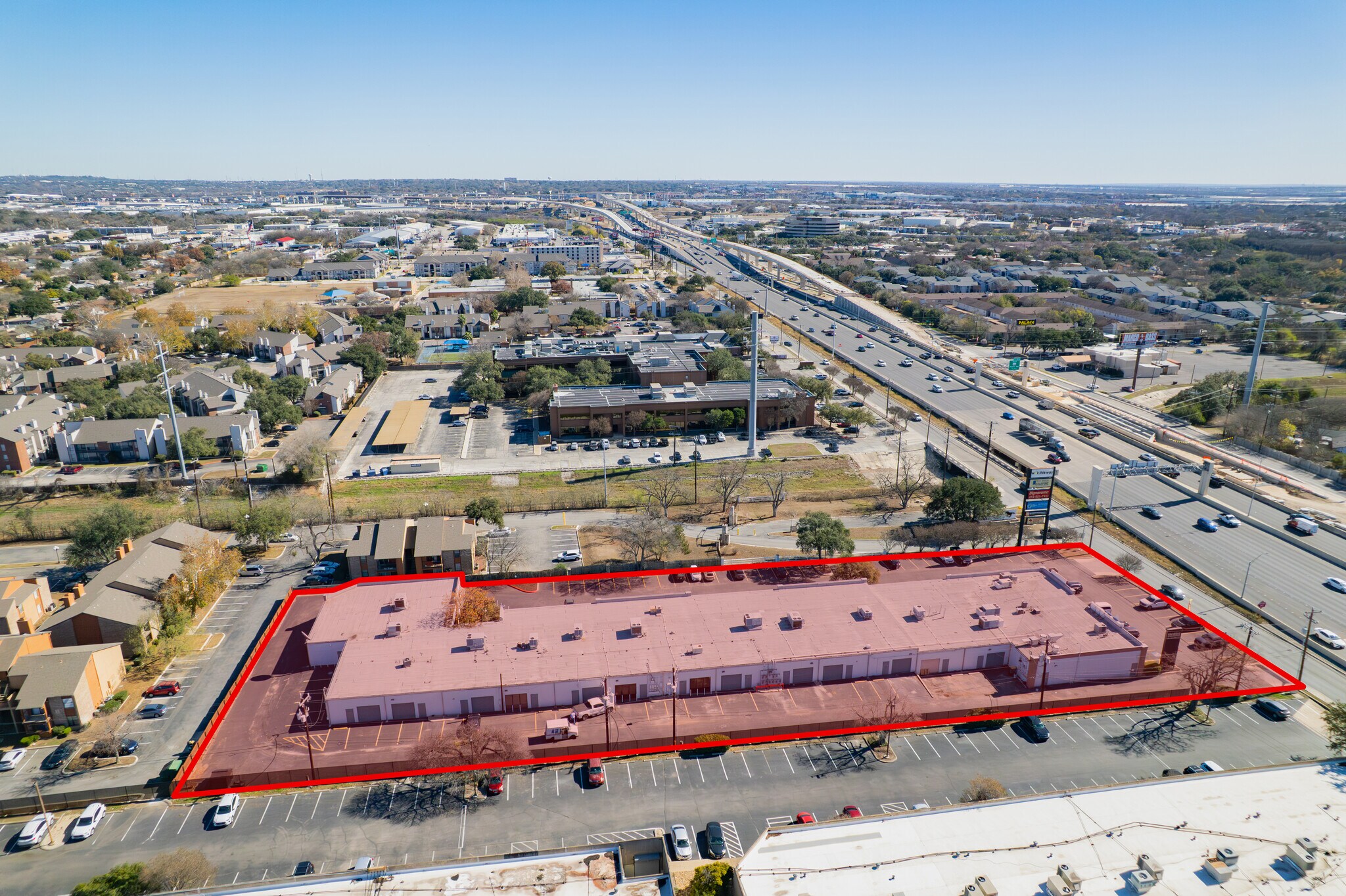 2411 NE Loop 410, San Antonio, TX à louer Photo principale- Image 1 de 14