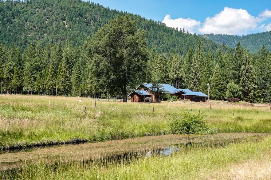 6132 Mill Creek Rd, Fort Jones, CA à vendre - Photo du bâtiment - Image 1 de 1