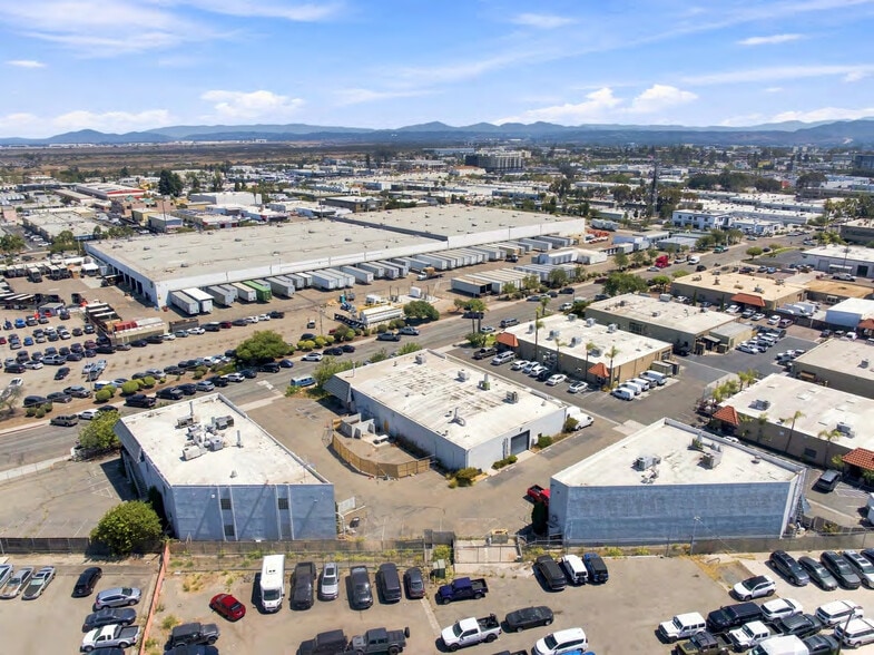 7979-7989 Vickers St, San Diego, CA à louer - Photo du bâtiment - Image 2 de 11