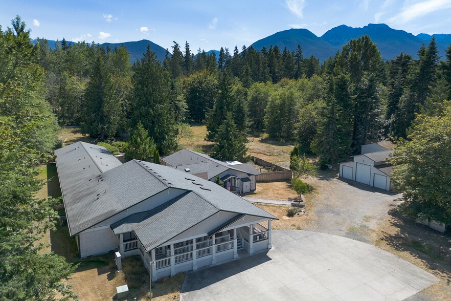 202 Birdsong Ln, Port Angeles, WA à vendre - Photo du bâtiment - Image 2 de 52