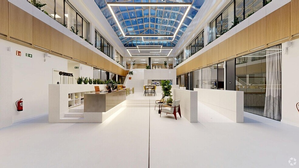 Avenida General Perón, 40, Madrid, Madrid for lease - Matterport 3D Scan - Image 2 of 30
