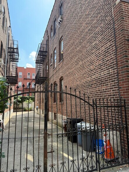 4715 47th St, Woodside, NY for sale - Building Photo - Image 2 of 13