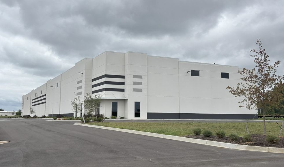 230 Paul Garrett Ave, Jeffersonville, IN à louer - Photo du bâtiment - Image 1 de 1