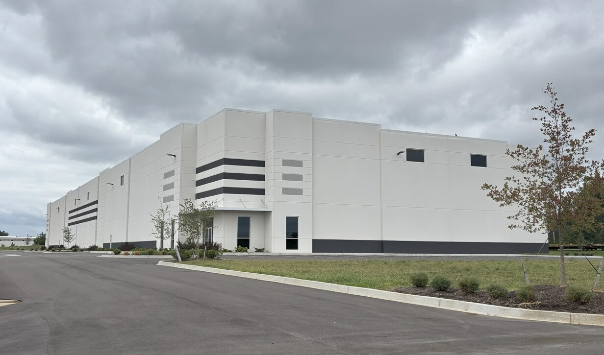 230 Paul Garrett Ave, Jeffersonville, IN à louer Photo du bâtiment- Image 1 de 2