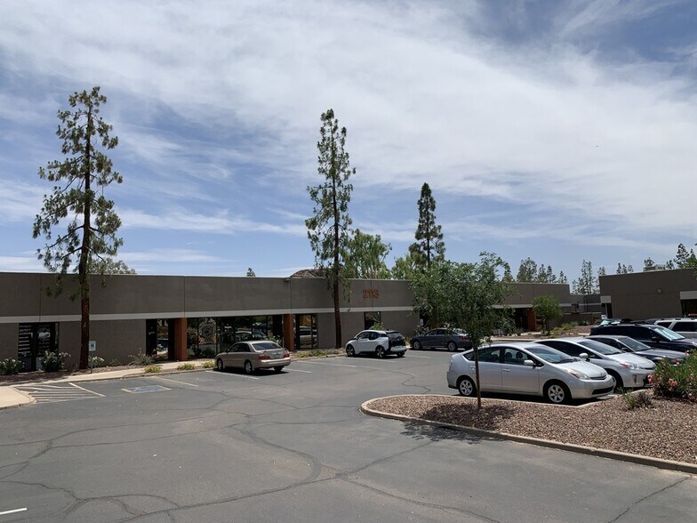 2105 S 48th St, Tempe, AZ à louer - Photo du bâtiment - Image 3 de 4