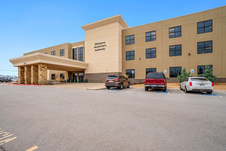 4345 N Lincoln Blvd, Oklahoma City, OK à vendre - Photo du bâtiment - Image 2 de 3