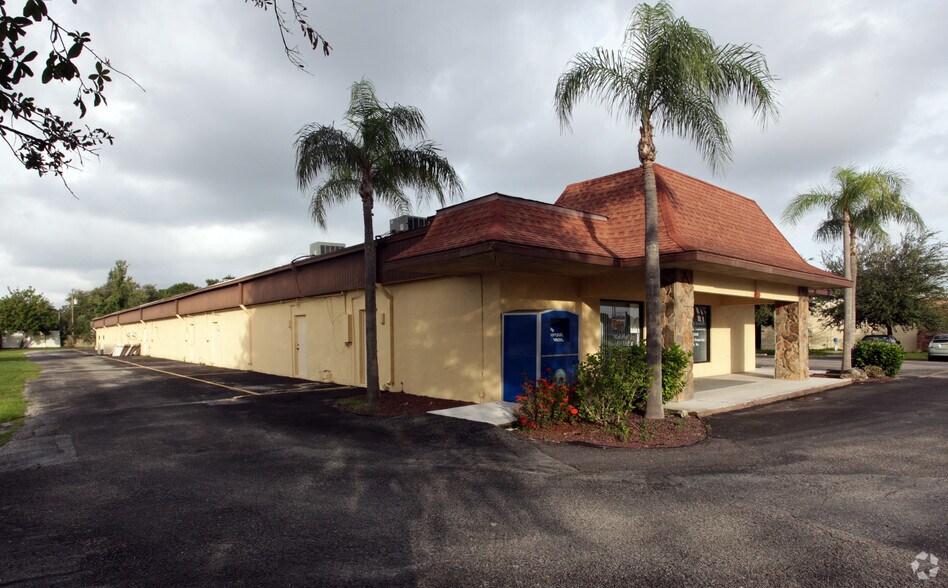 2210 Tamiami Trl S, Venice, FL à louer - Photo du bâtiment - Image 3 de 12