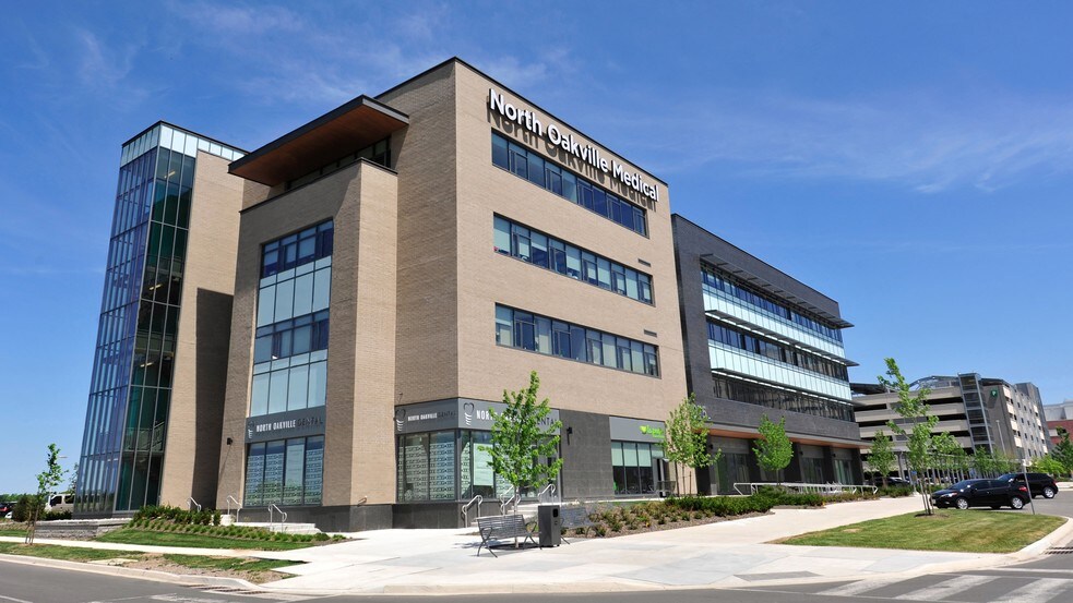 3075 Hospital Gate, Oakville, ON à louer - Photo du bâtiment - Image 2 de 15