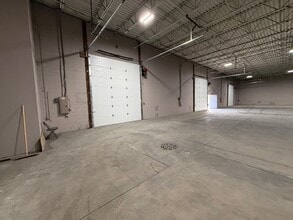 7320-7400 W Florist Ave, Milwaukee, WI à louer Photo intérieure- Image 2 de 6