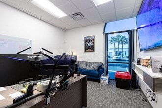 7650 Dean Martin Dr, Las Vegas, NV for lease Interior Photo- Image 1 of 7