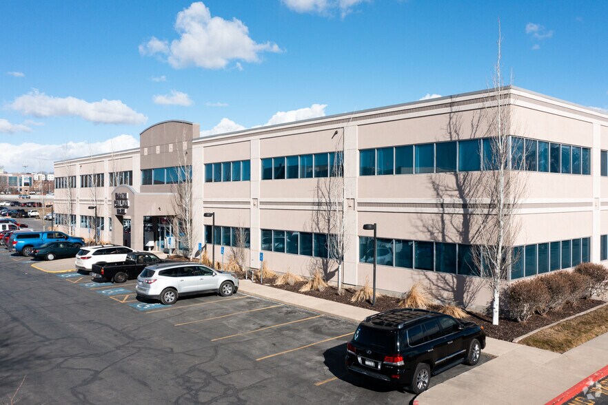 1492 W Antelope Dr, Layton, UT à louer - Photo du bâtiment - Image 3 de 4