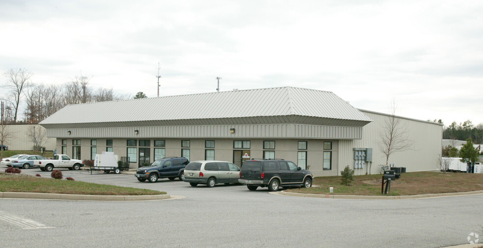 1625-1633 E Oak Lake Blvd, Midlothian, VA for lease - Building Photo - Image 3 of 9