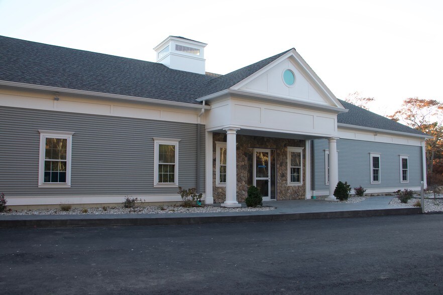 22 Aaron's Way, West Yarmouth, MA à louer - Photo du bâtiment - Image 3 de 6