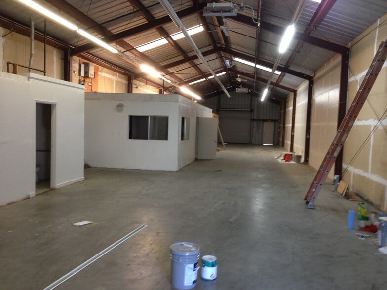 537-541 Railroad Ave, South San Francisco, CA for lease - Building Photo - Image 2 of 3