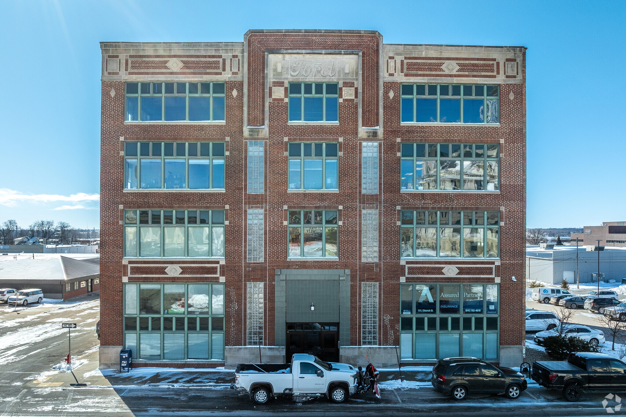 Value-Add Downtown Landmark Office portefeuille de 2 propriétés à vendre sur LoopNet.ca Photo principale- Image 1 de 40