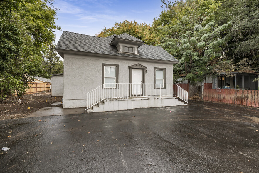 1122 Stewart Ave, Chico, CA for sale - Primary Photo - Image 1 of 42