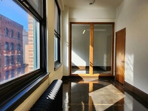 275 4th St E, Saint Paul, MN for lease Interior Photo- Image 1 of 4