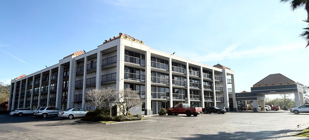 131 N Lobdell Hwy, Port Allen, LA à vendre - Photo du bâtiment - Image 3 de 11