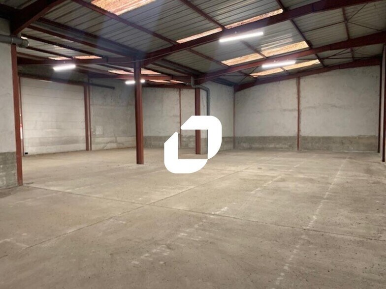 Flex in Saint Laurent De Mure for lease - Interior Photo - Image 3 of 15