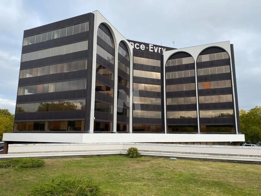 Office in Évry-Courcouronnes for sale Building Photo- Image 1 of 11