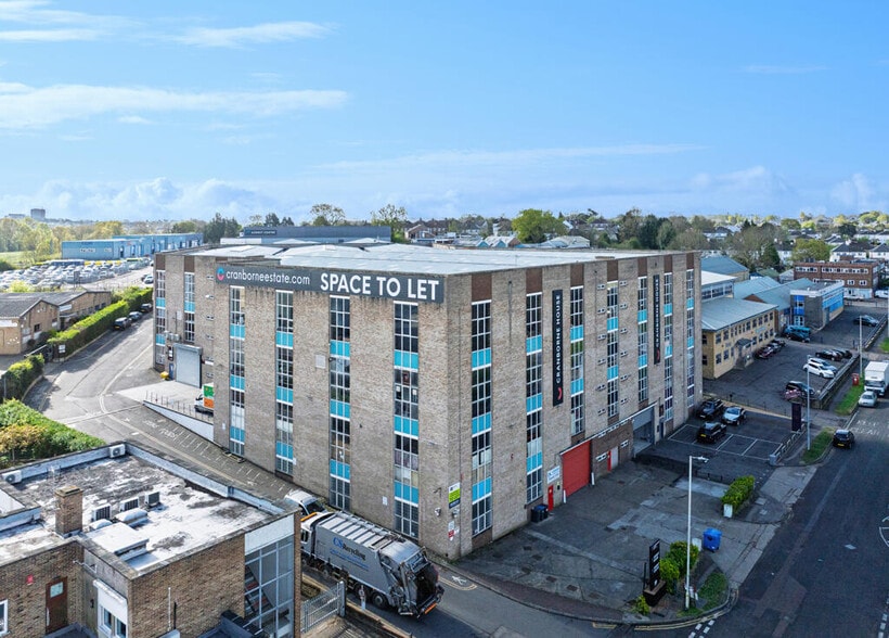 Cranborne House & Summit House portfolio of 2 properties for sale on LoopNet.ca - Building Photo - Image 3 of 9