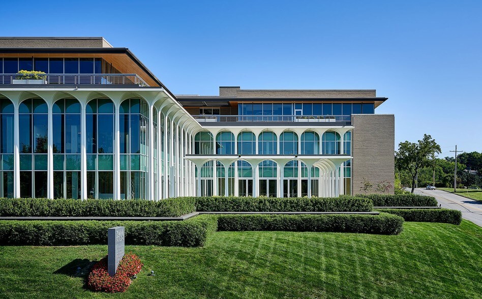 1900 Shawnee Mission Pkwy, Mission Woods, KS à louer - Photo du bâtiment - Image 3 de 5