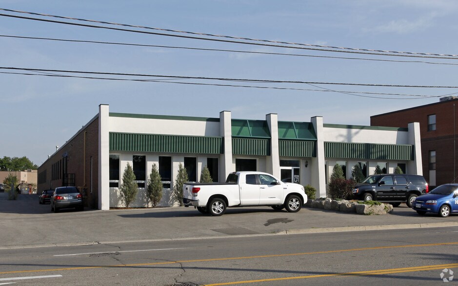 1220 Matheson Blvd E, Mississauga, ON à vendre - Photo du bâtiment - Image 2 de 11