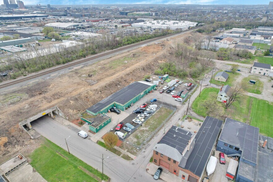 1359 Essex Ave, Columbus, OH à louer - Photo du bâtiment - Image 3 de 12