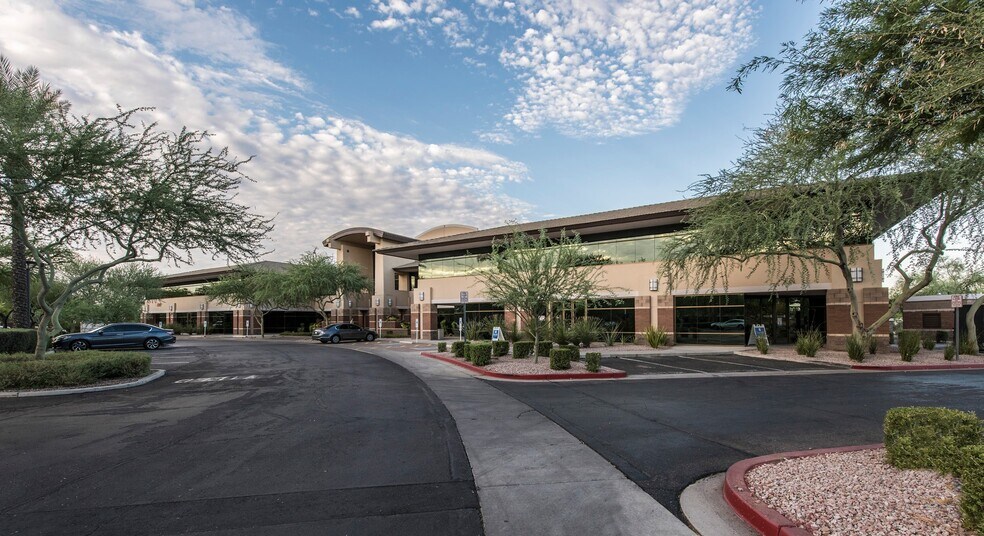 6909 E Greenway Pky, Scottsdale, AZ à louer - Photo du bâtiment - Image 1 de 7