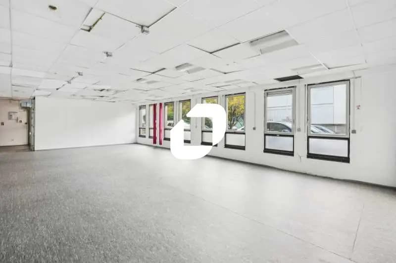 Office in Courbevoie for lease Interior Photo- Image 1 of 11