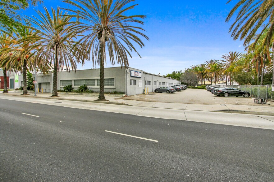1723 Cloverfield Blvd, Santa Monica, CA for lease - Building Photo - Image 2 of 15