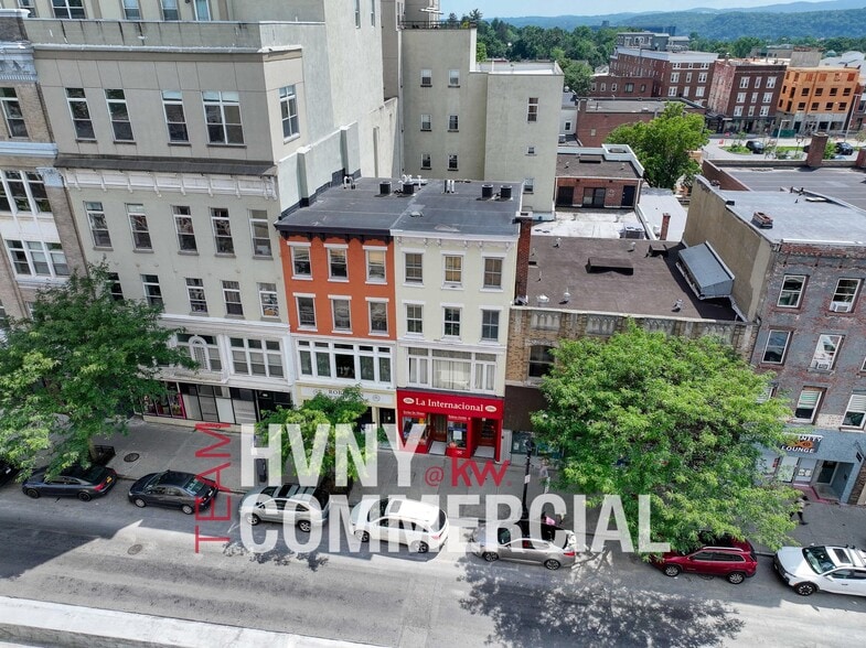 328-330 Main Poughkeepsie - Historic Row portfolio of 2 properties for sale on LoopNet.ca - Building Photo - Image 2 of 8