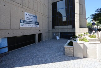 Plus de détails pour 735 W Wisconsin Ave, Milwaukee, WI - Commerce de détail à louer