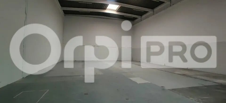 Flex in Bondoufle for lease - Interior Photo - Image 2 of 8