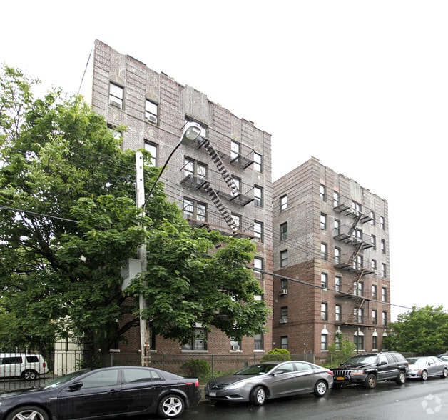 2302 85th St, Brooklyn, NY à vendre - Photo du bâtiment - Image 2 de 2