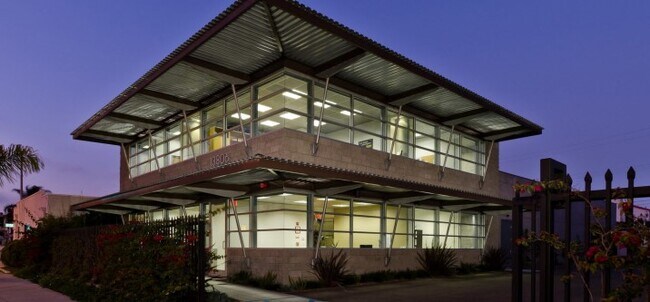 More details for 13806 S Inglewood Ave, Hawthorne, CA - Office for Lease