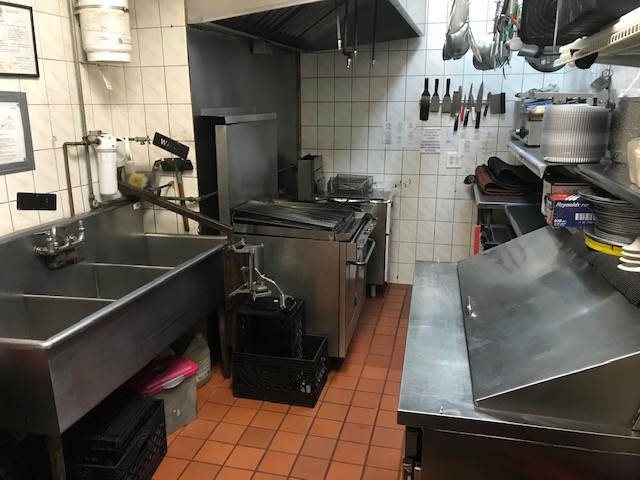 146 Knickerbocker Ave, Brooklyn, NY for lease - Interior Photo - Image 3 of 31