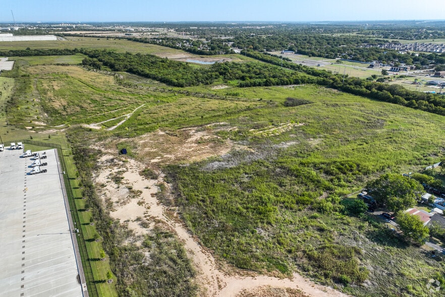 7500-7601 Oak Grove Rd, Fort Worth, TX for lease - Primary Photo - Image 1 of 2