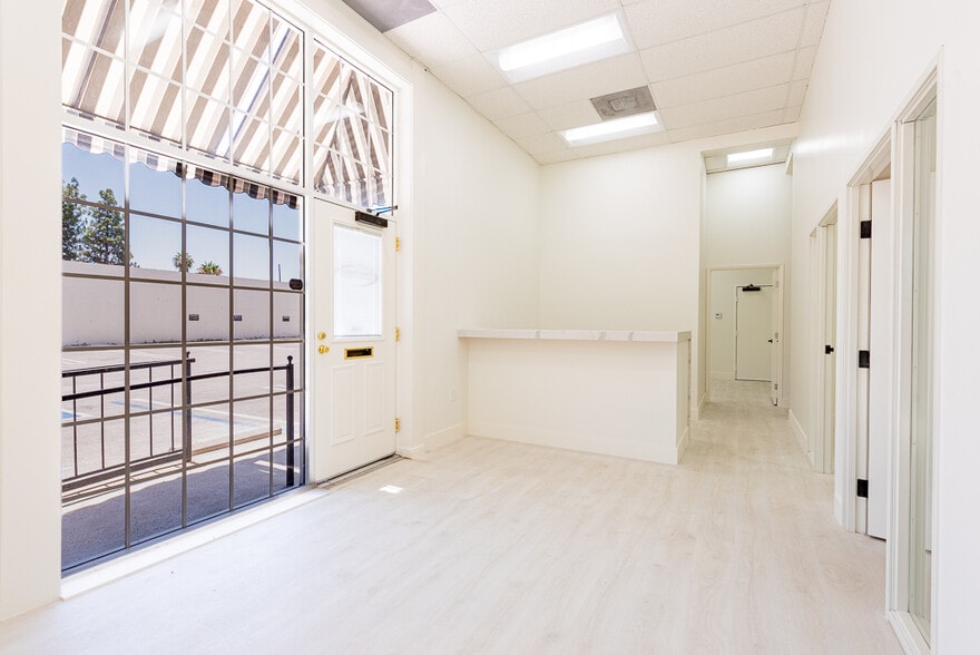 19350 Business Center Dr, Northridge, CA for lease - Building Photo - Image 2 of 11