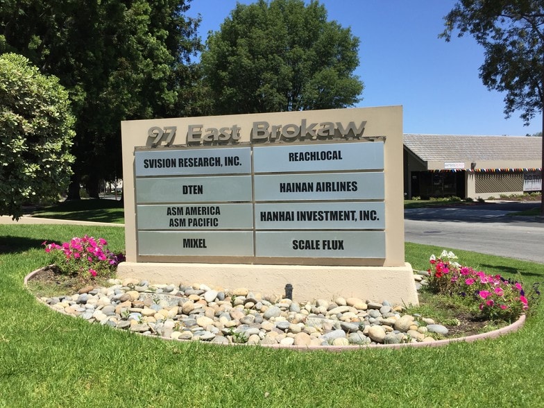 97 E Brokaw Rd, San Jose, CA à louer - Photo du bâtiment - Image 3 de 13