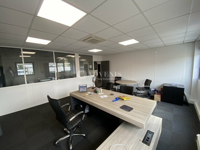 Office in Neuilly-Plaisance for lease - Interior Photo - Image 1 of 11