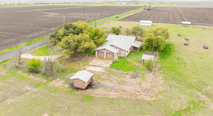 19810 Janak Rd, Coupland, TX à vendre - Photo principale - Image 1 de 13