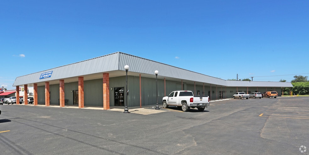1913 Post Rd, New Braunfels, TX for lease - Primary Photo - Image 1 of 12