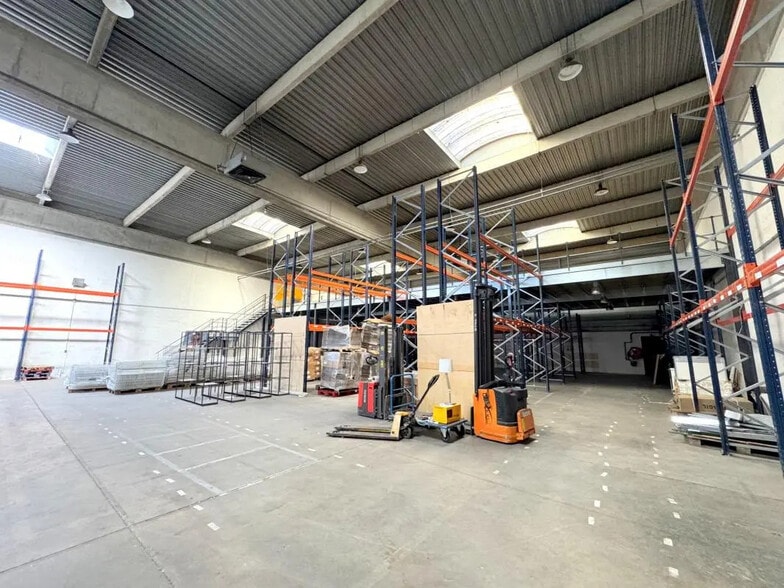 Flex in Beauchamp for lease - Interior Photo - Image 1 of 12