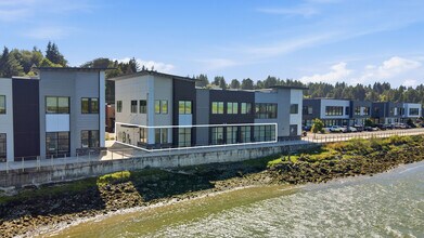 1280 N Bayshore Dr, Coos Bay, OR for lease Interior Photo- Image 2 of 21