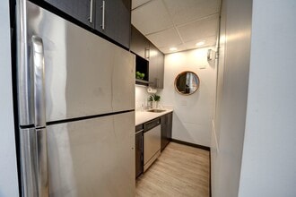 212 W Superior St, Chicago, IL for lease Interior Photo- Image 2 of 6