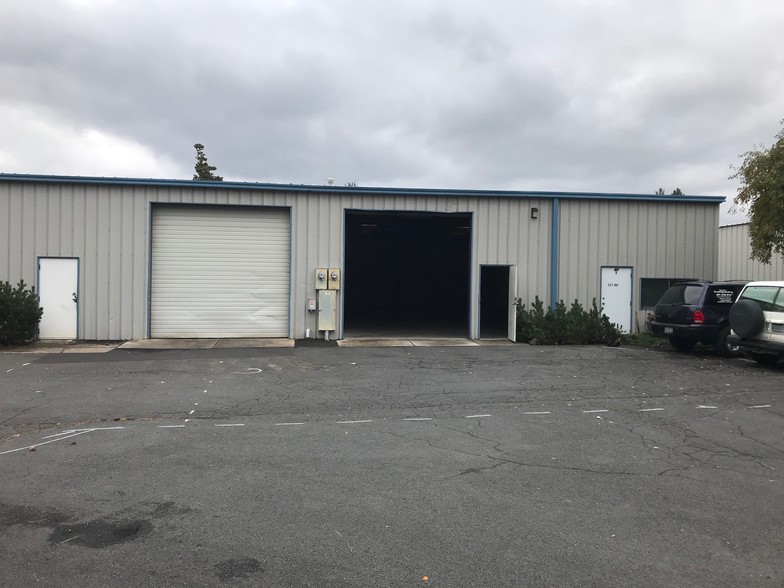 45 SE Bridgeford Blvd, Bend, OR for lease - Building Photo - Image 2 of 33